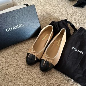 Chanel Classic Flats in Beige/Black EU40